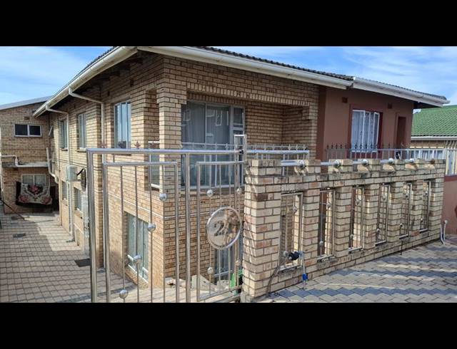4 BEDROOM HOUSE FOR SALE IN CROFTDENE